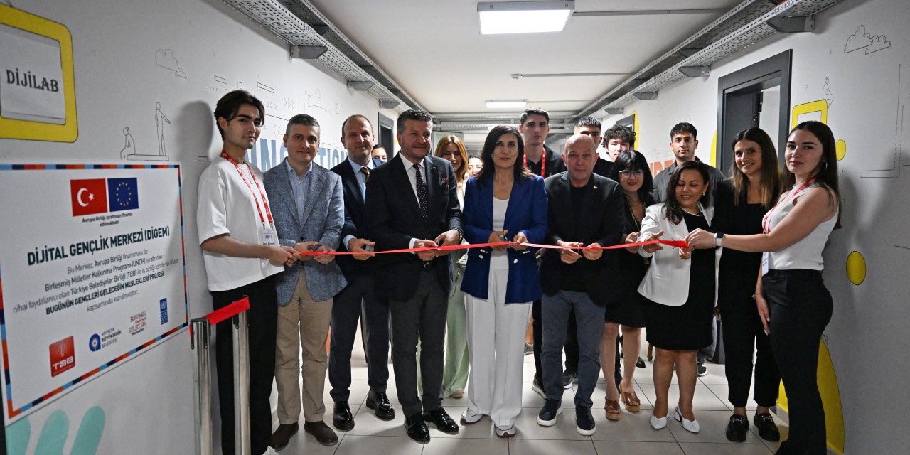 Antalya’da gençlere geleceğin meslekleri için dijital eğitim merkezi