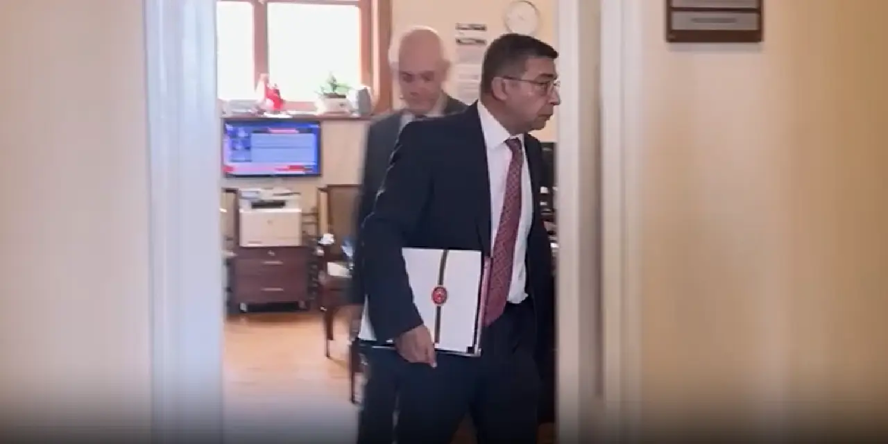 Yeni Parti'nin kuruluş dilekçesi İçişleri Bakanlığına verildi