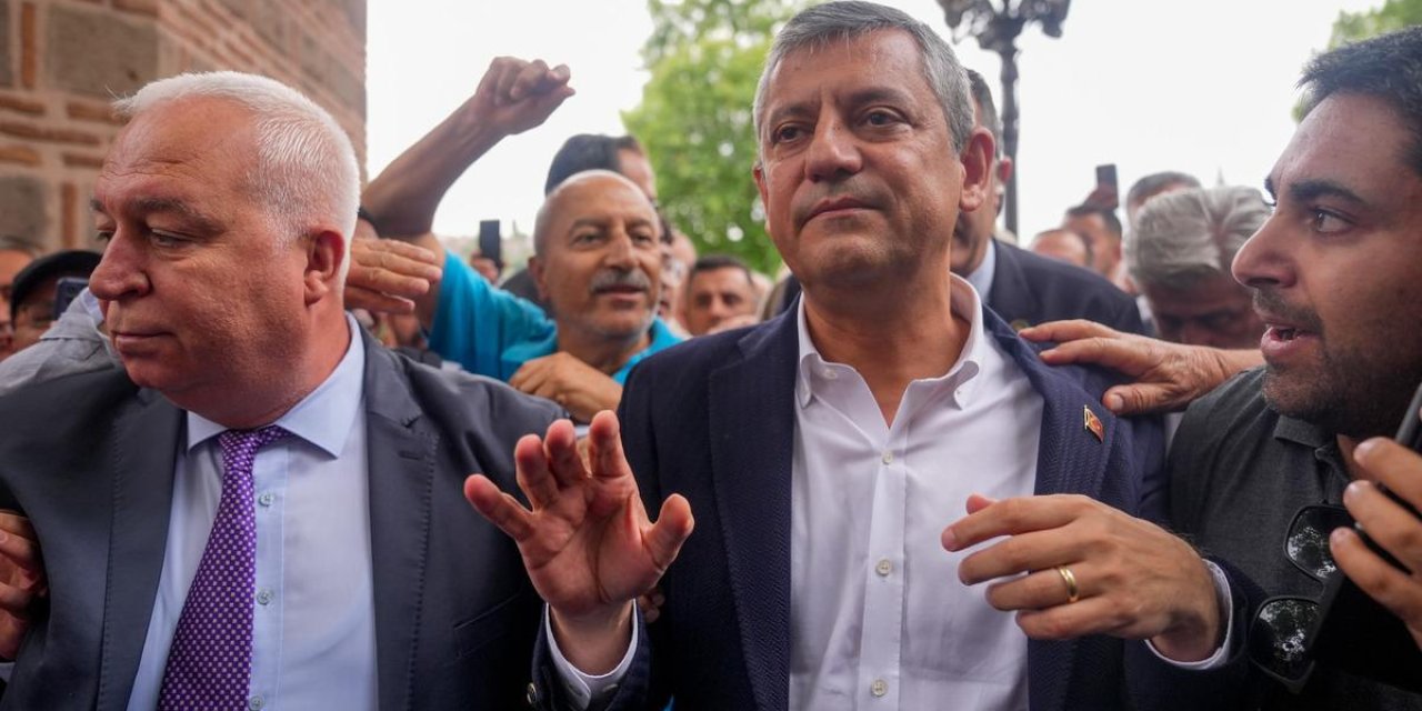 Yeni Parti ile ilgili canlı yayında flaş iddia