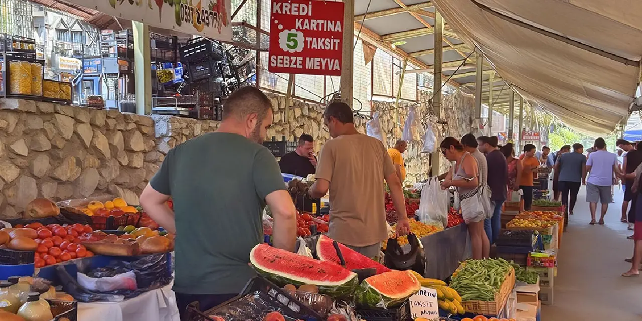 "Eskiden beyaz eşyaya yapılırdı": Semt pazarında kredi kartına 5 taksit dönemi