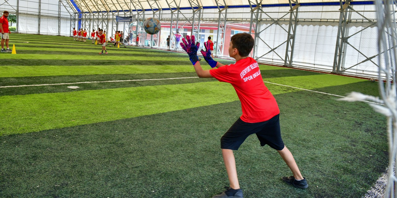 Esenyurt’ta yaz spor okullarında çocuklar sporla buluşuyor