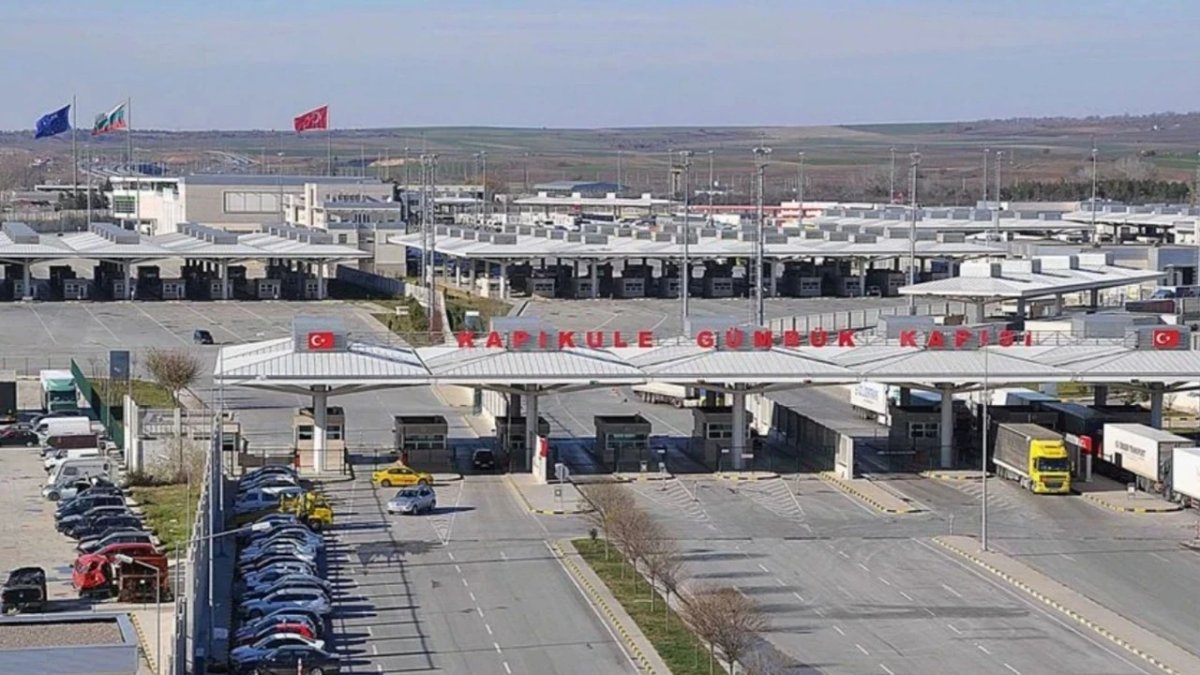 Resmi Gazete'de yayımlandı: Borcunu ödemeyen yabancı plakalı araç Türkiye'den çıkamayacak