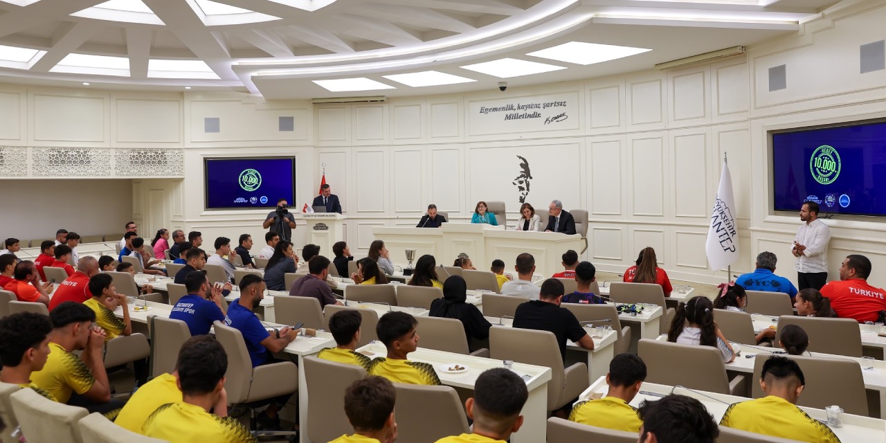 Başarılı sporcular Gaziantep Büyükşehir’de ağırlandı