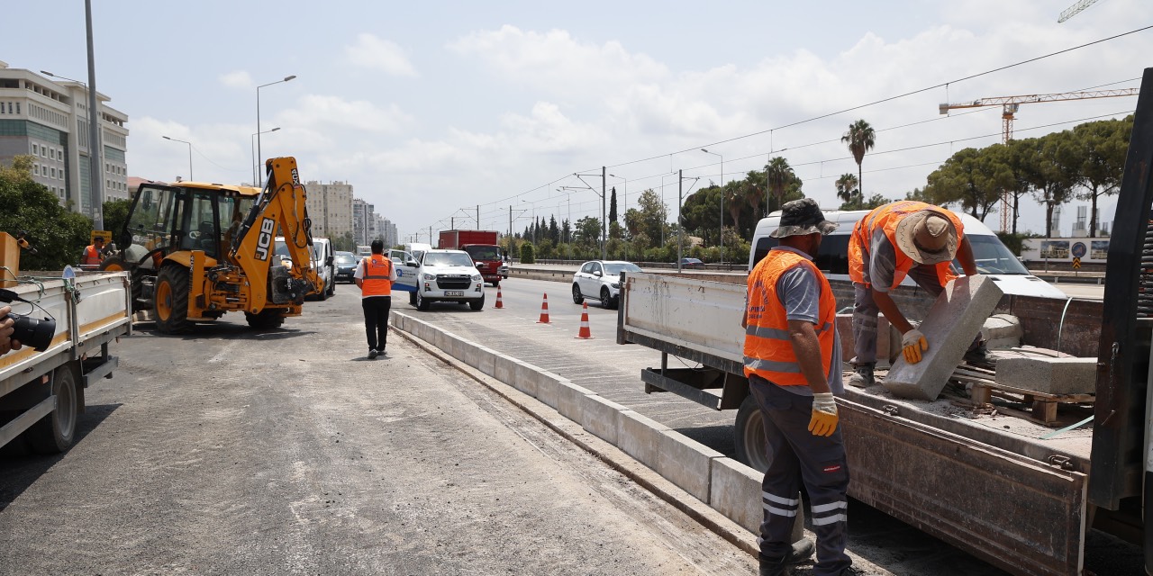 Antalya’da trafik yoğunluğunu azaltacak kavşak düzenlemesi tamamlandı