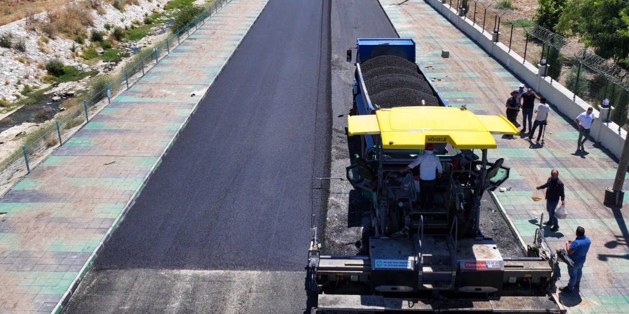 Manisa’dan Köprübaşı’na ilk sıcak asfalt hizmeti