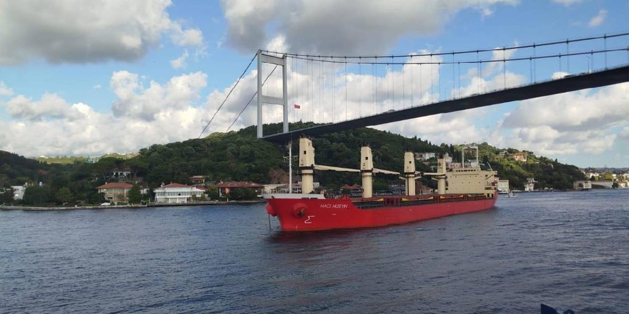 İstanbul Boğazı'nda gemi trafiği askıya alındı