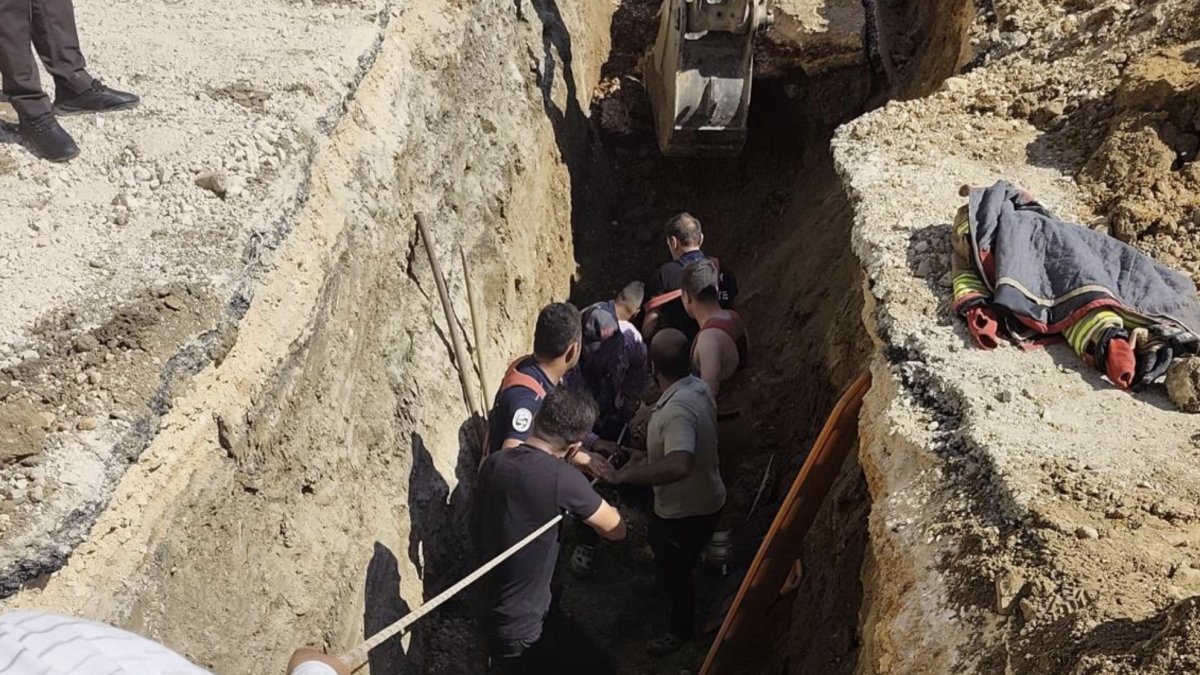 Hatay'da altyapı çalışmasında facia: Göçük altında kalan işçi hayatını kaybetti