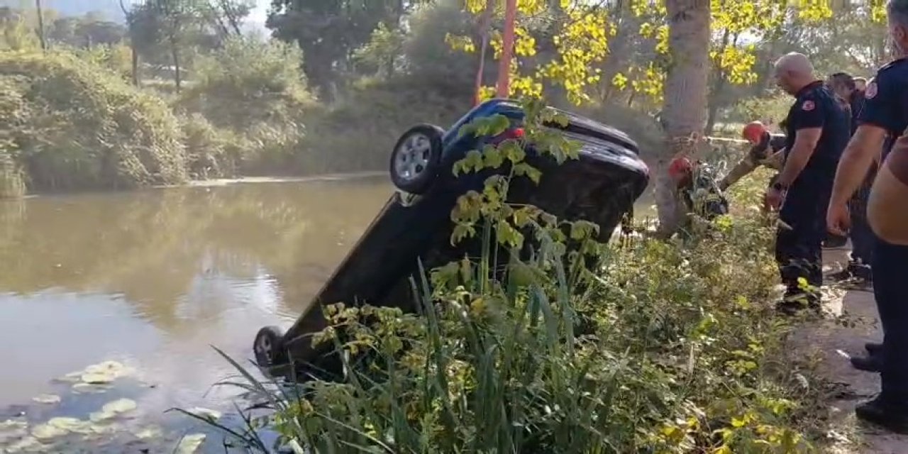 Kocaeli'de otomobil dereye uçtu: 1 ölü