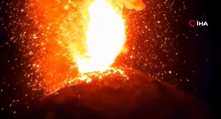 Guatemala'da Fuego Yanardağı yeniden patladı