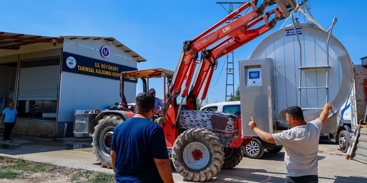 Antalya Büyükşehir’den Korkuteli üreticisine makine desteği
