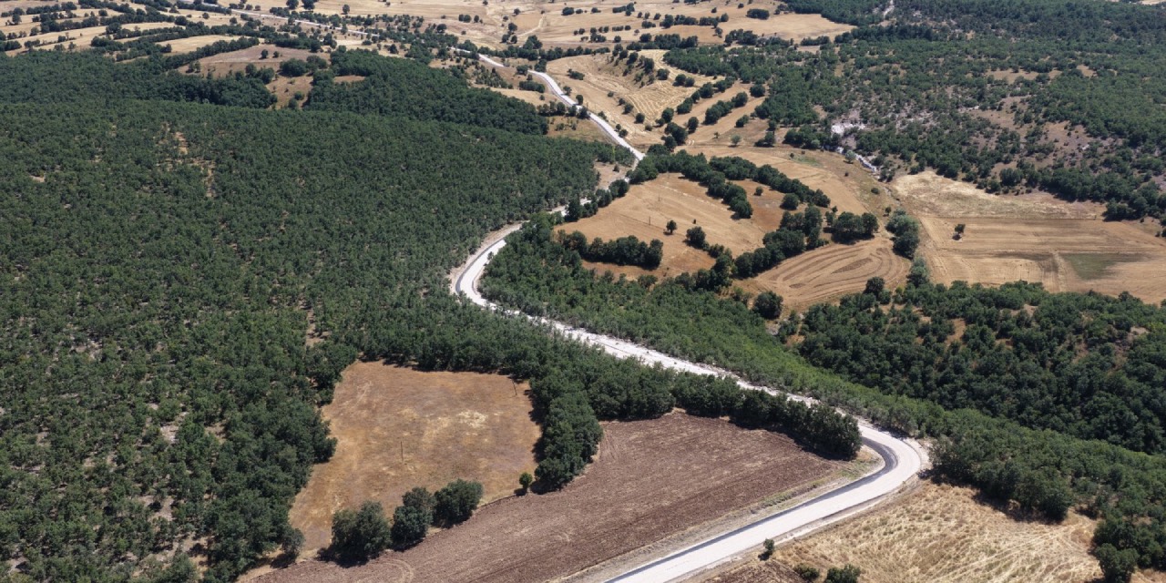 Eskişehir’de kırsal yollar için sathi kaplama çalışmaları sürüyor