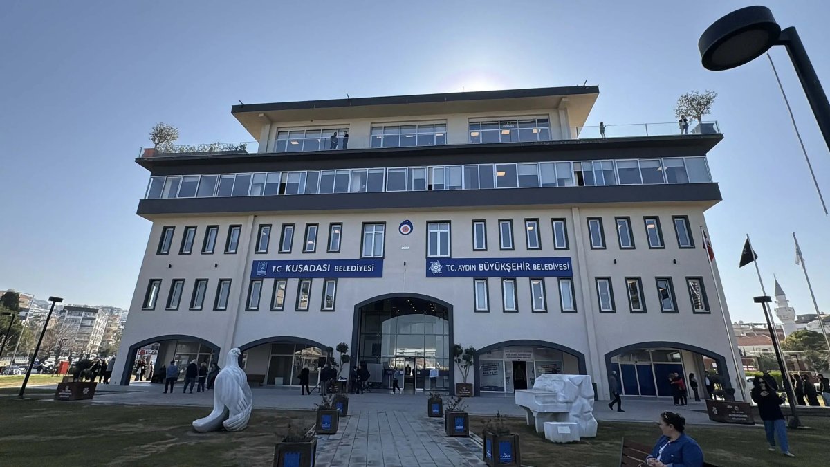 Kuşadası Belediyesi'ne üçüncü dalga operasyon: 15 kişi gözaltında