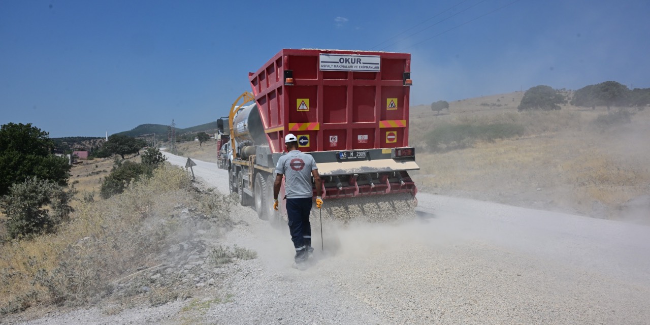 Manisa’da Yuntdağı bağlantı yolunda asfalt çalışmaları sürüyor