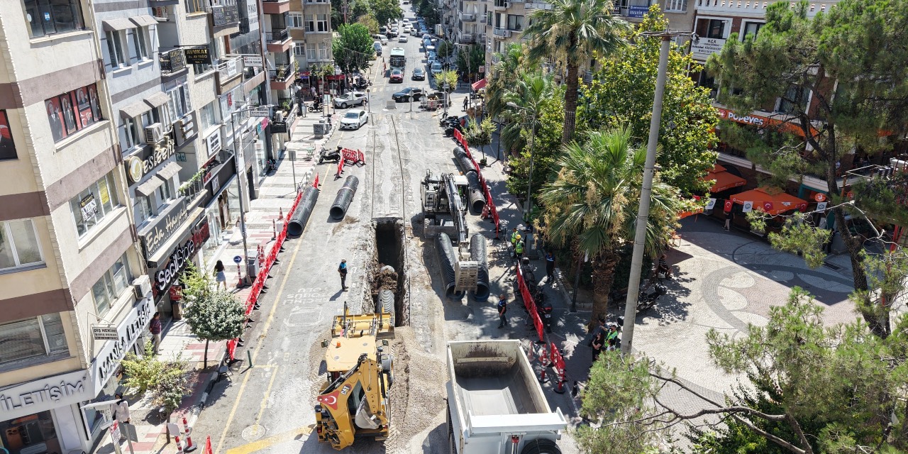 Manisa’da İzmir Caddesi’nde yağmur suyu altyapısı yenileniyor