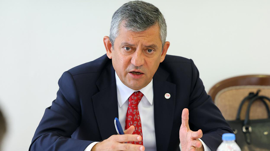 Özgür Özel'den Le Monde'a çarpıcı yazı: "Bu sürecin kırılma noktası 2024 yerel seçimleri oldu"