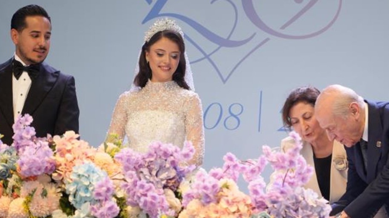 Düğüne 20 bin kişi katıldı: Bahçeli nikah şahidi oldu