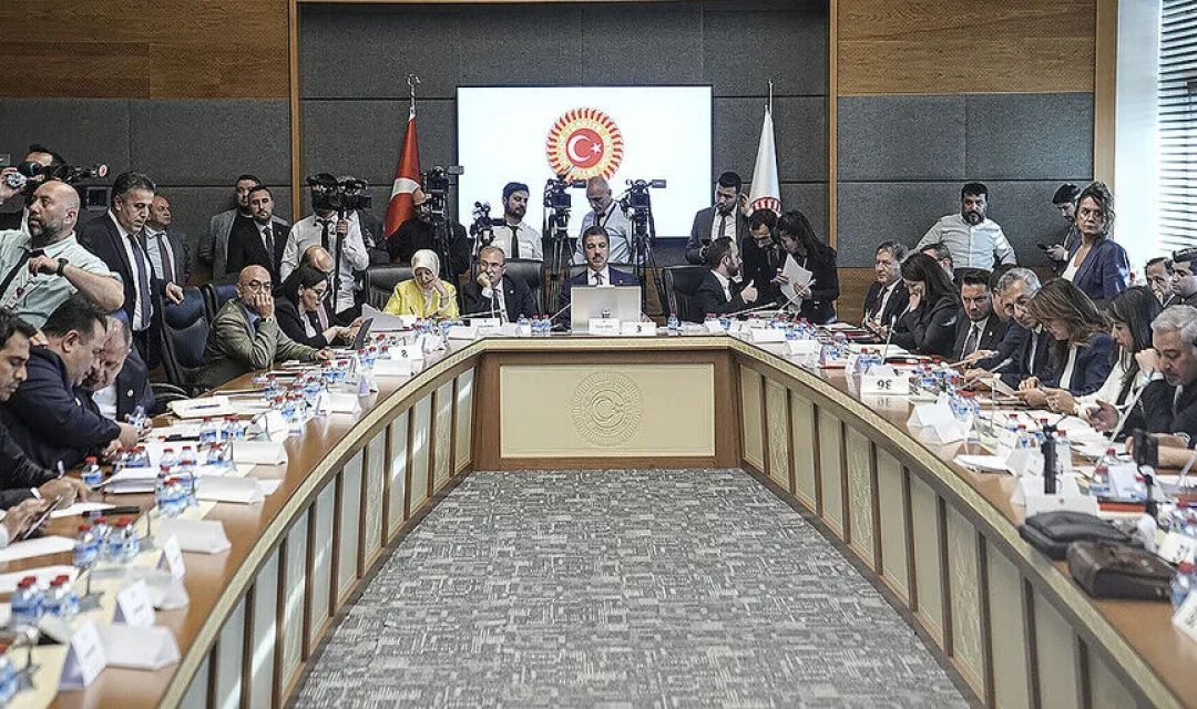 Terörsüz Türkiye sürecinde kritik eşik: 'Çerçeve yasa' teklifi komisyonda kabul edildi