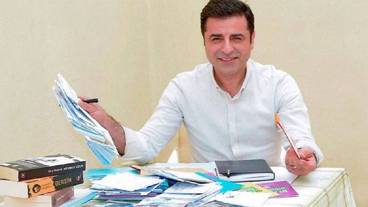 Demirtaş'tan 'çerçeve yasa' mesajı: Erdoğan ve Bahçeli'ye teşekkür etti