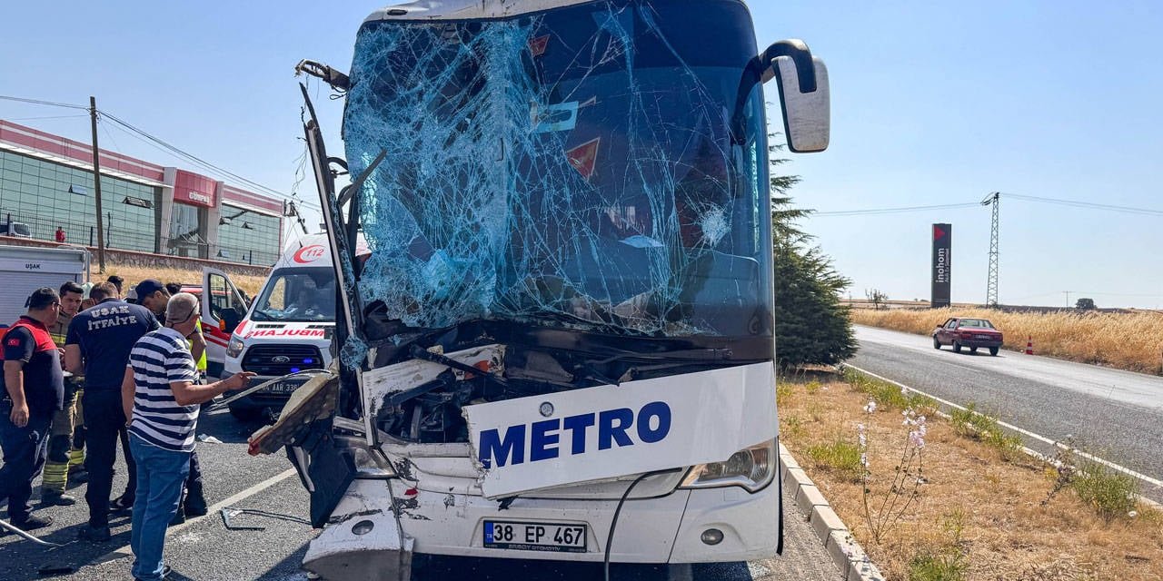 Metro otobüslerinde peş peşe kaza! Uşak’tan acı haber, sürücü tutuklandı