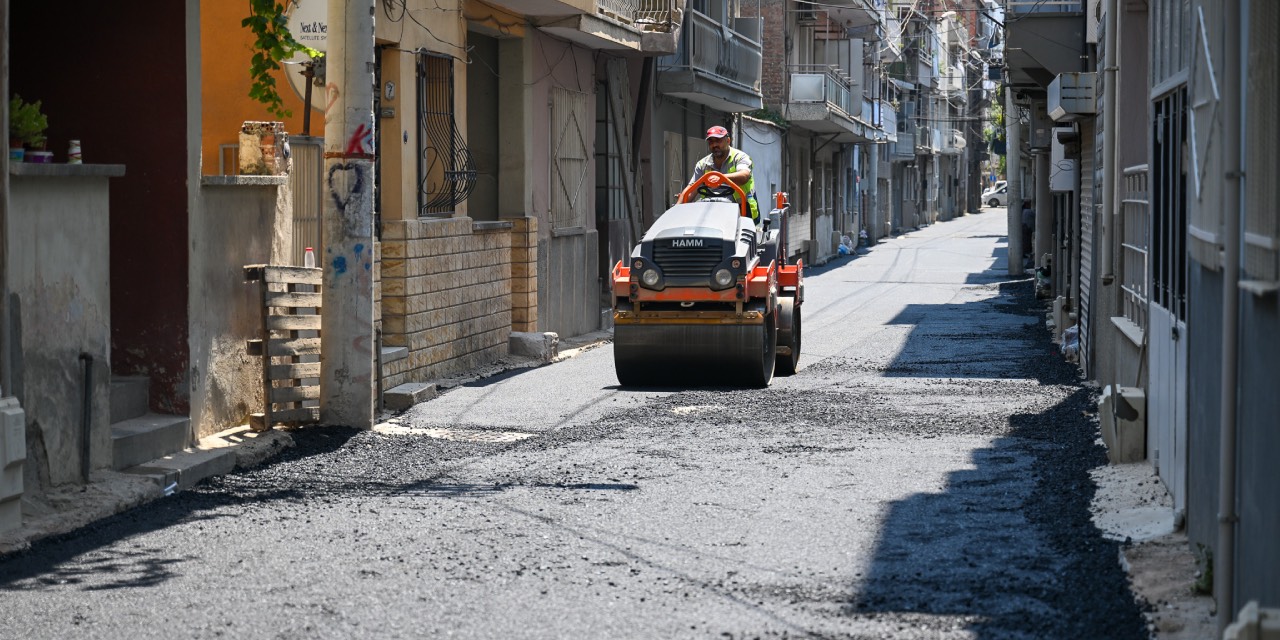 Bornova’da Çamdibi’ndeki 282 sokak için asfalt çalışması