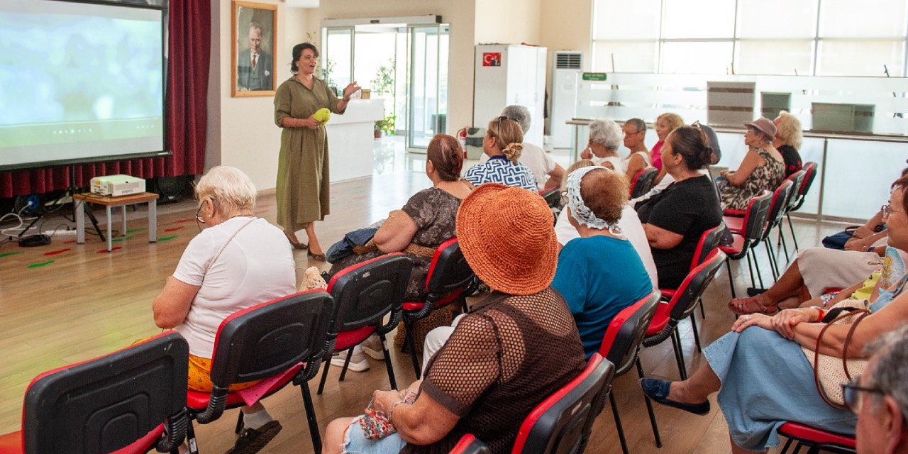 Karşıyaka’da 60 yaş üstü vatandaşlar etkinliklerde buluşuyor