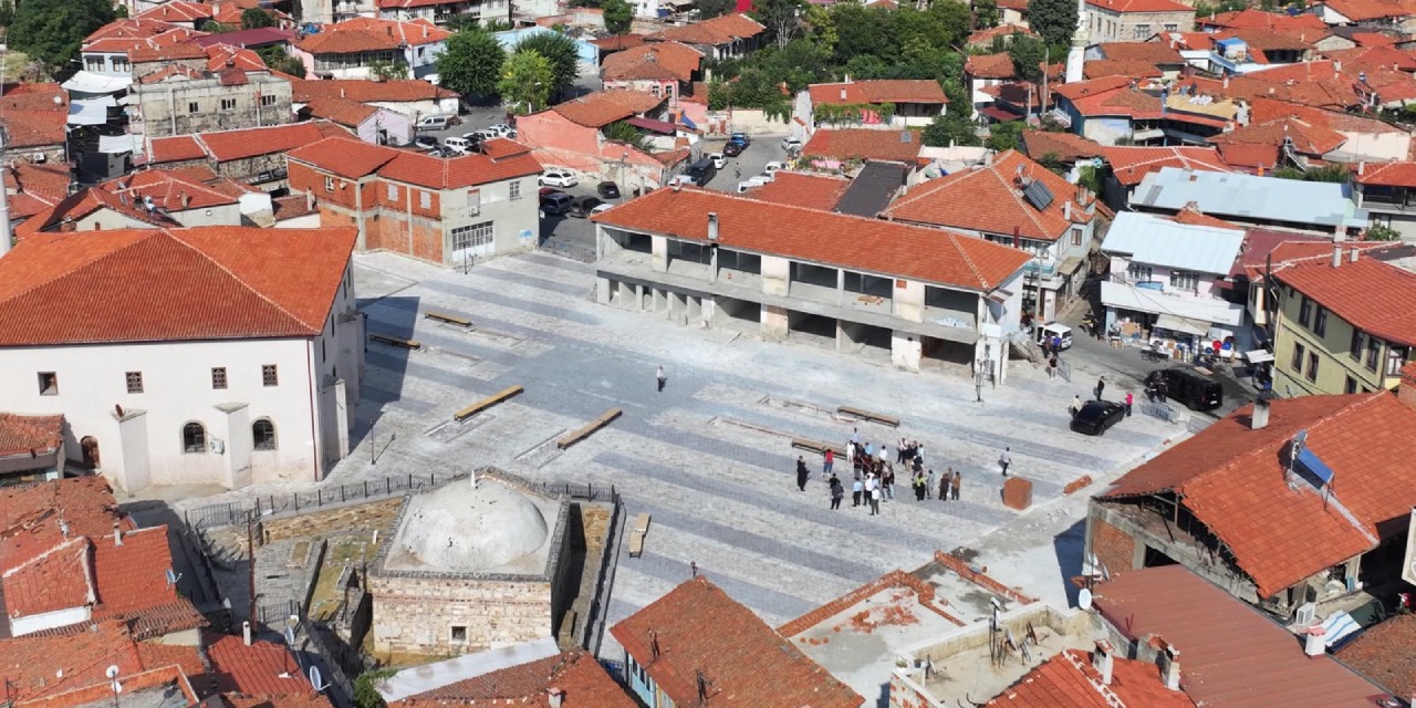 Manisa Kula’da eski pazar yeri meydana dönüşüyor