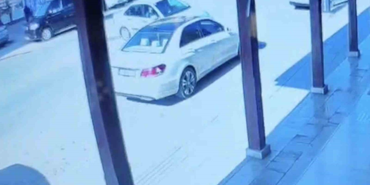 Park halindeki araçlara çarptı: 50 bin lira ceza yedi