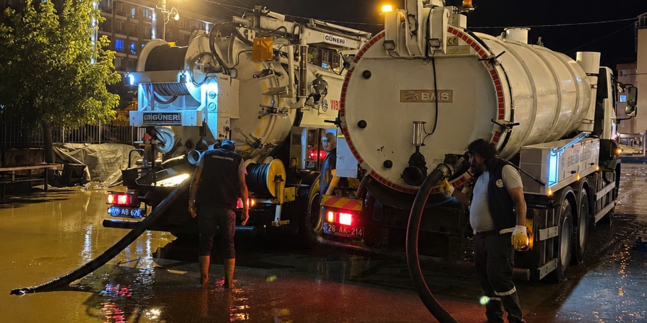 Giresun’da sel sonrası ekipler gece boyunca çalıştı