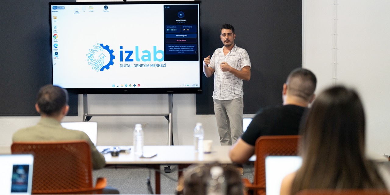 İzmir’de esnaf temsilcilerine yapay zekâ eğitimi