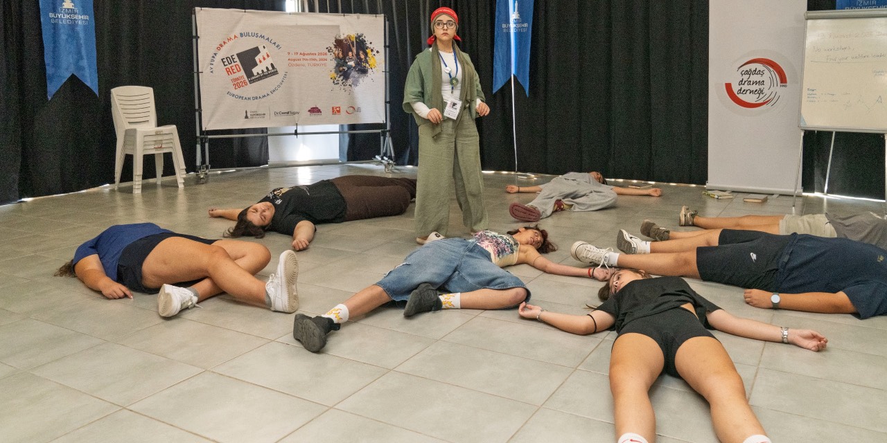 İzmir’de 3 ülkeden gençleri buluşturan Avrupa Drama Kampı