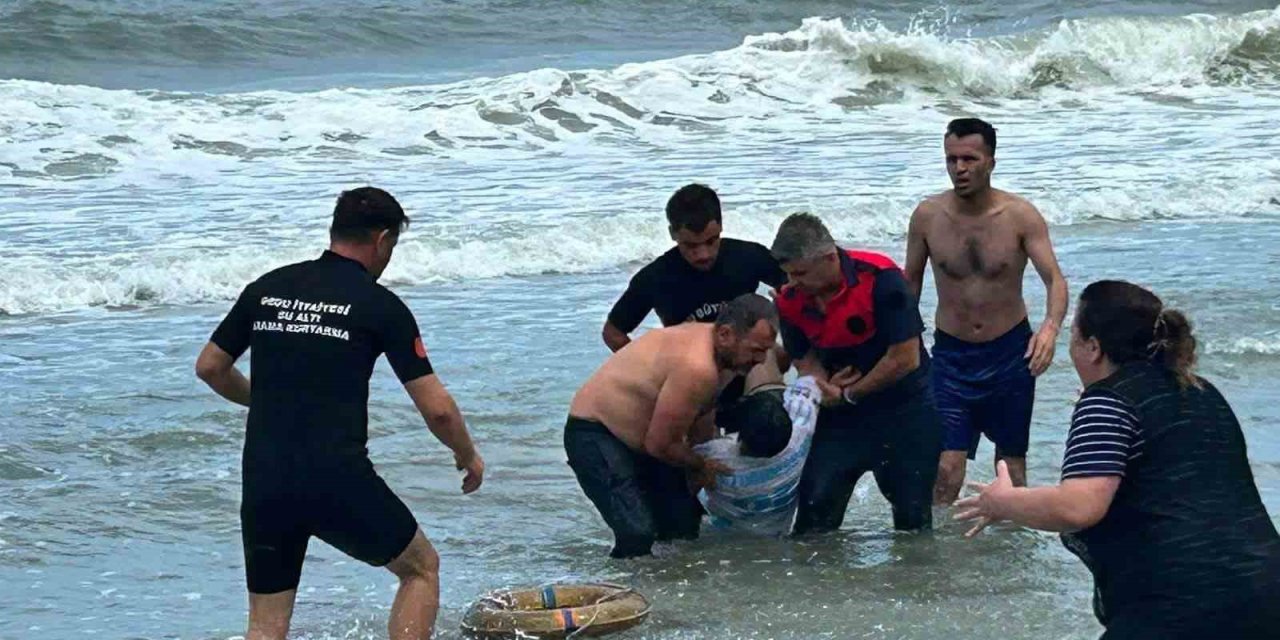 Ordu'da iki kardeş boğulma tehlikesi geçirdi