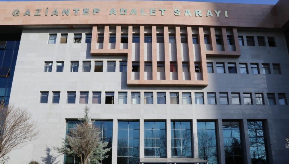 Adliyede rüşvetle tahliye skandalı: Mahkeme başkanı, hakim ve savcı görevden uzaklaştırıldı