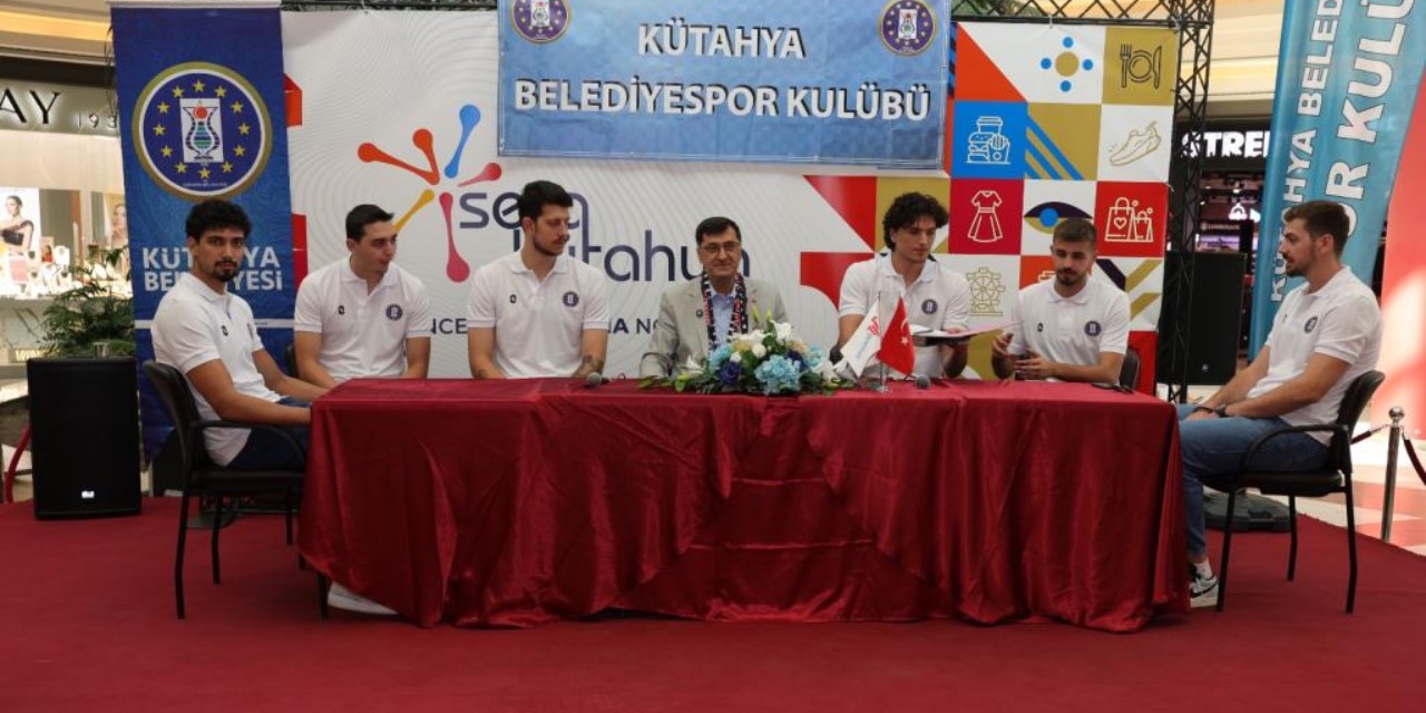 Kütahya Belediyespor Basketbol Takımı yeni sezon öncesi tanıtıldı