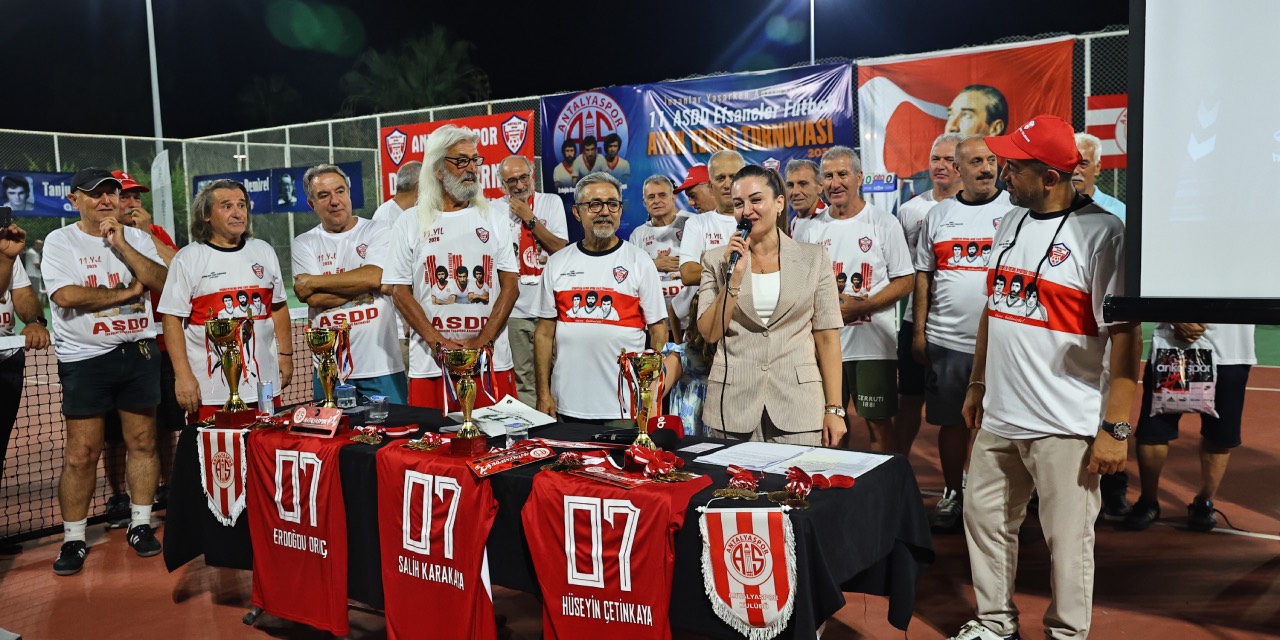 Antalyaspor’un efsaneleri ayak tenisinde buluştu