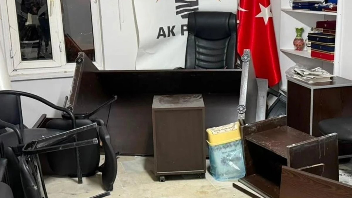 Kütahya'da AK Parti ilçe başkanlığı binasına saldırı