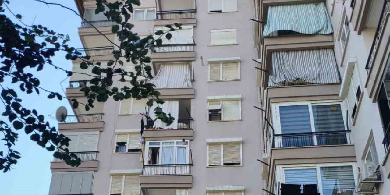 Antalya'da anne ile kızı ölü bulundu