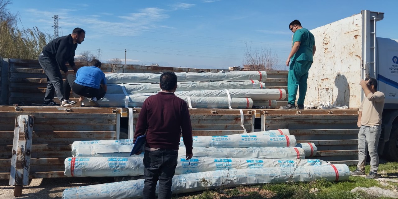 Antalya’da afetzede üreticilere 657 bin 400 metrekare sera naylonu desteği