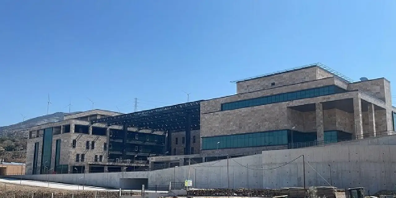 Hatay'da hastanede dehşet: Muayene olmak istediği doktora yumruk atıp bıçakla tehdit etti