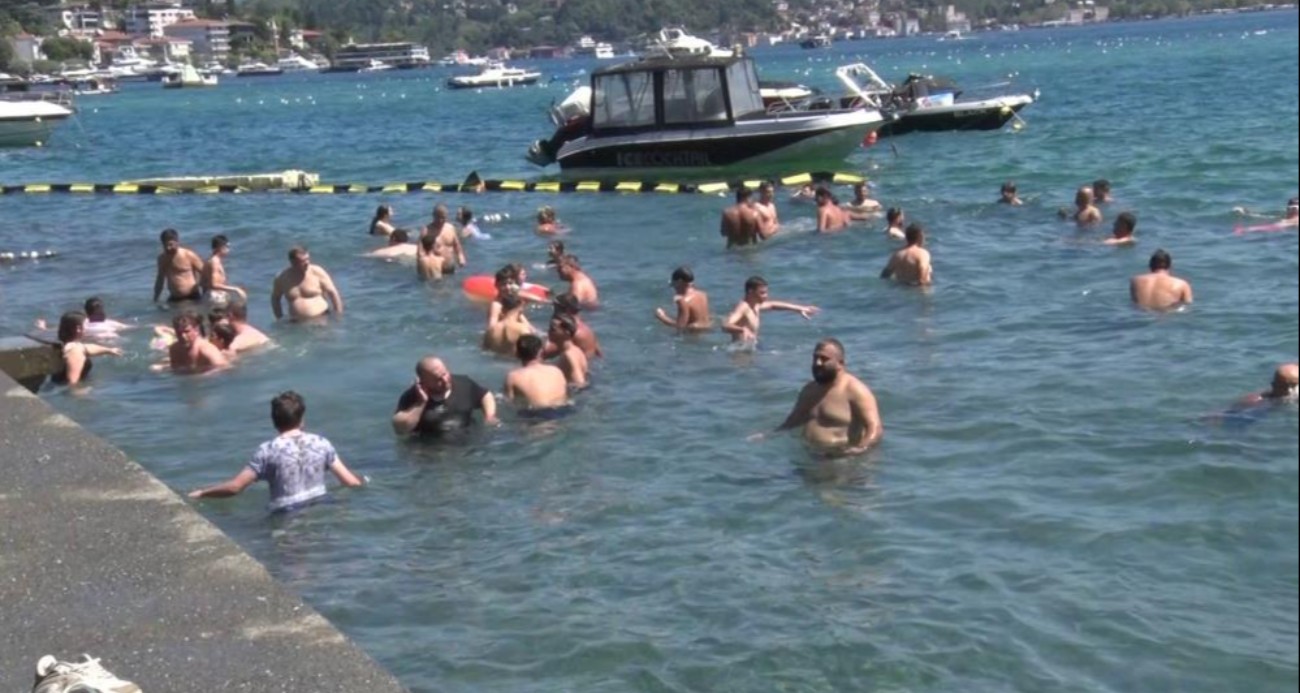 İstanbul’da sıcak hava dalgası: Vatandaş Boğaz’ın serin sularına akın etti