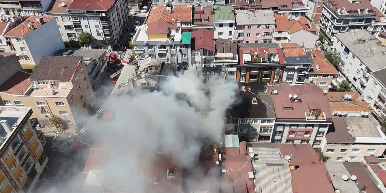 İstanbul'da korkutan yangın! Alevler 3 apartmana sıçradı, 1 kişinin cansız bedeni bulundu