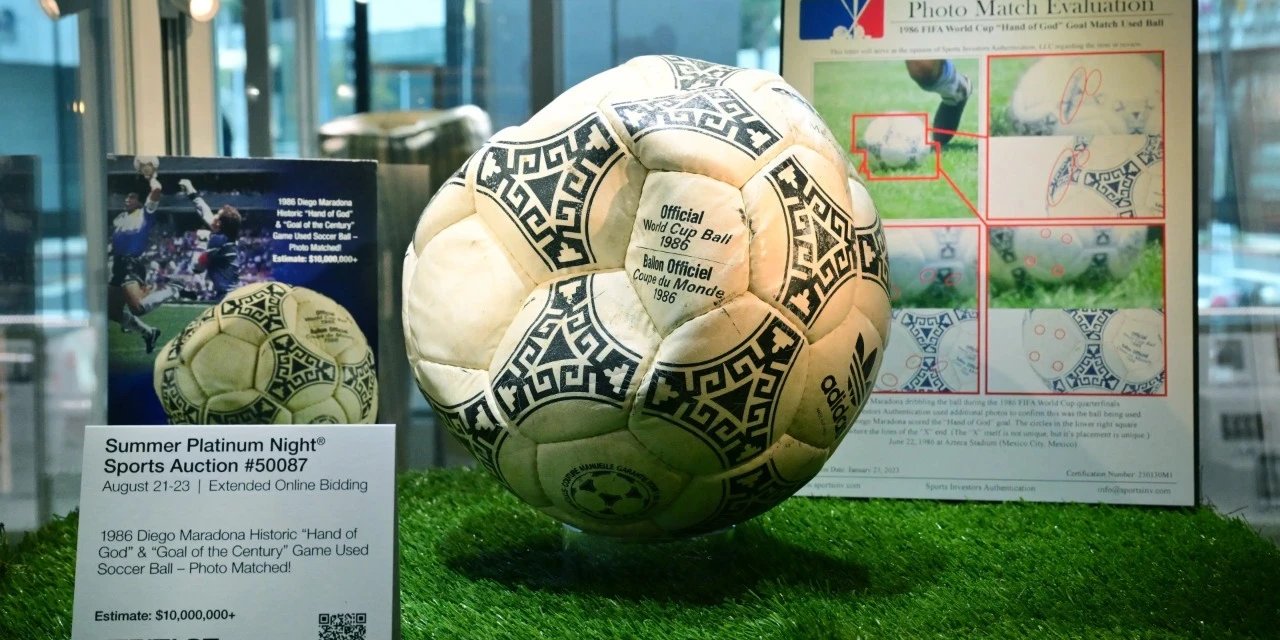 Maradona’nın ‘Tanrı’nın Eli’ golünde kullanılan top milyonlarca liraya satıldı