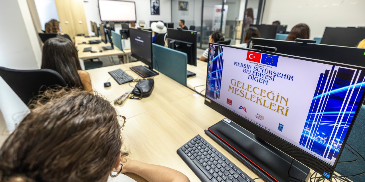 Mersin Büyükşehir Belediyesi’nden gençlere yazılım eğitimi