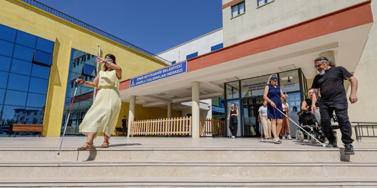 İzmir’de görme engellilere yönelik hizmet veren personele eğitim