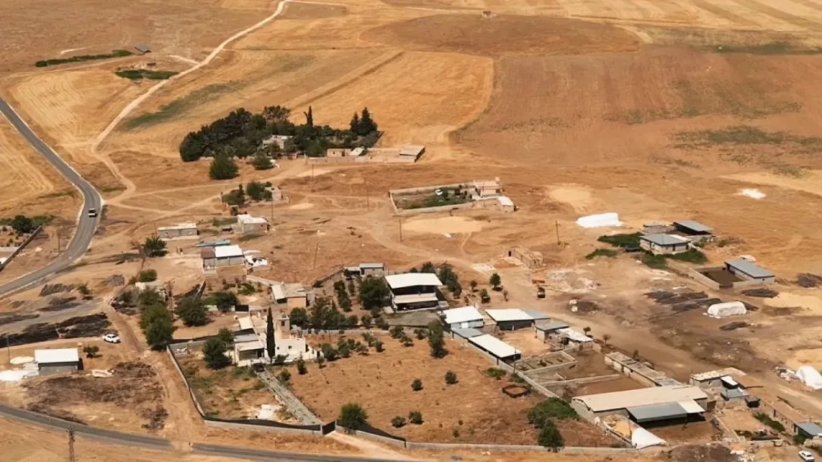 Bu köyün tamamı satışa çıkarıldı: Fiyatı gören bir daha baktı