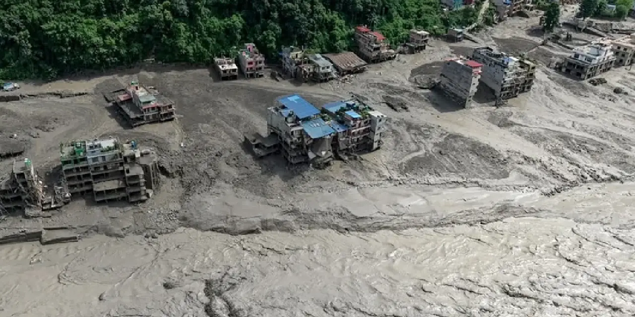 Felaketin nedeni buzul patlaması mı? Bilim insanlarından Nepal'deki sele dair korkunç iddia