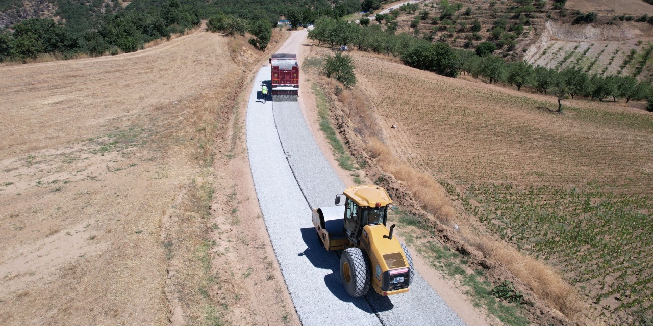 Manisa Demirci’de 45 kilometrelik yol çalışması