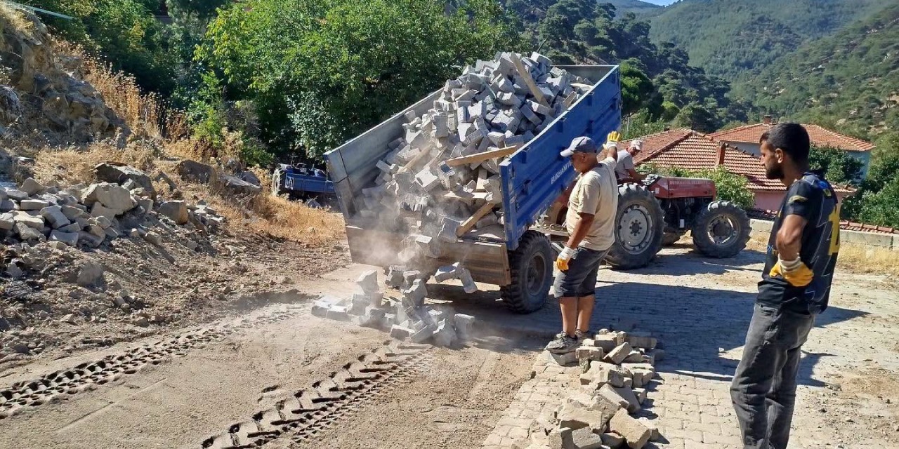 Burhaniye’nin kırsal mahallelerinde çalışmalar sürüyor