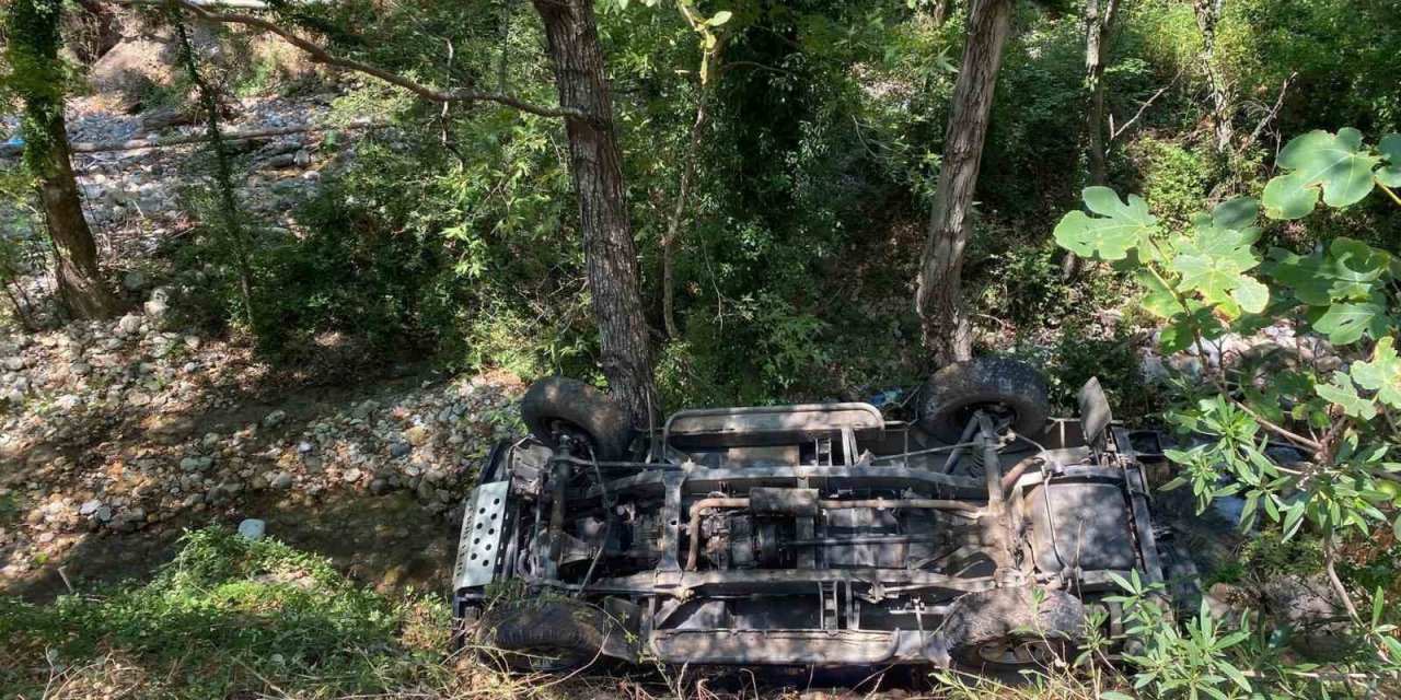 Antalya'da safari aracı şarampole devrildi: 11 yaralı