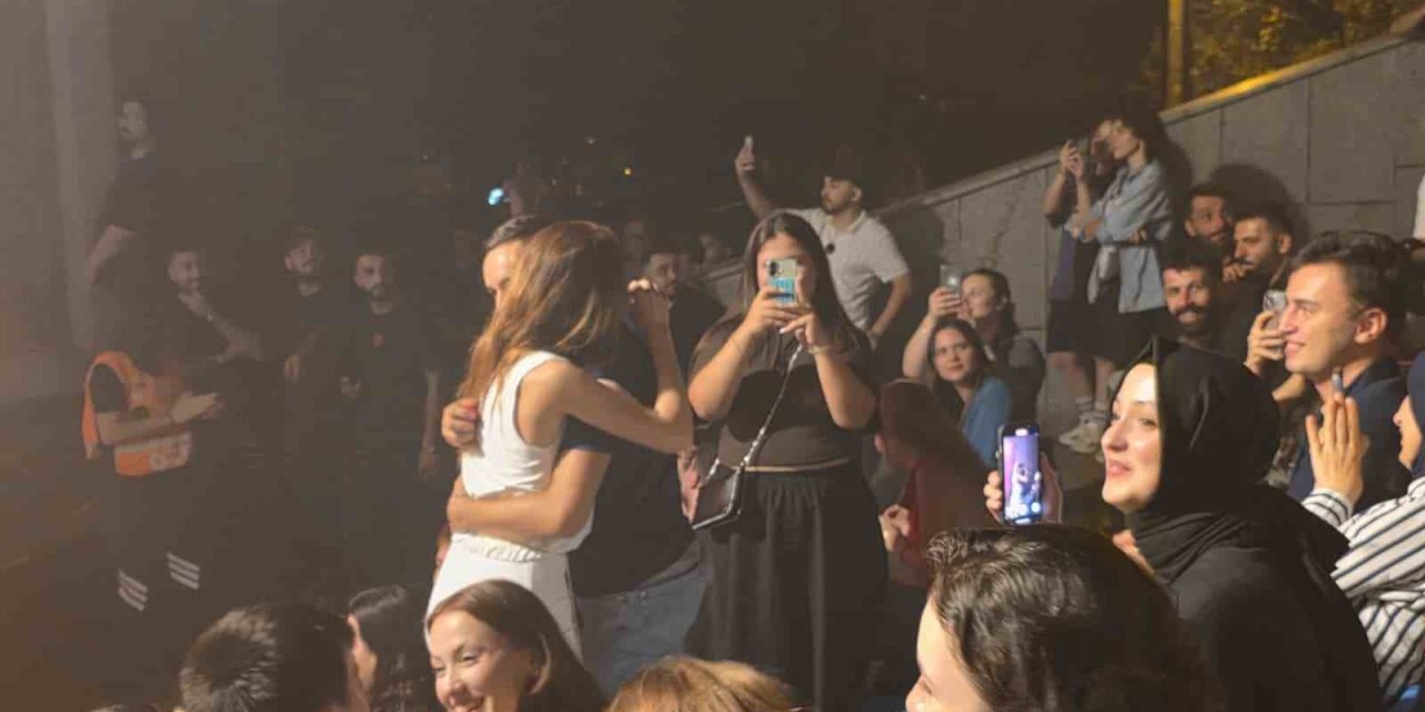 Gökhan Türkmen konserinde peş peşe evlilik teklifleri