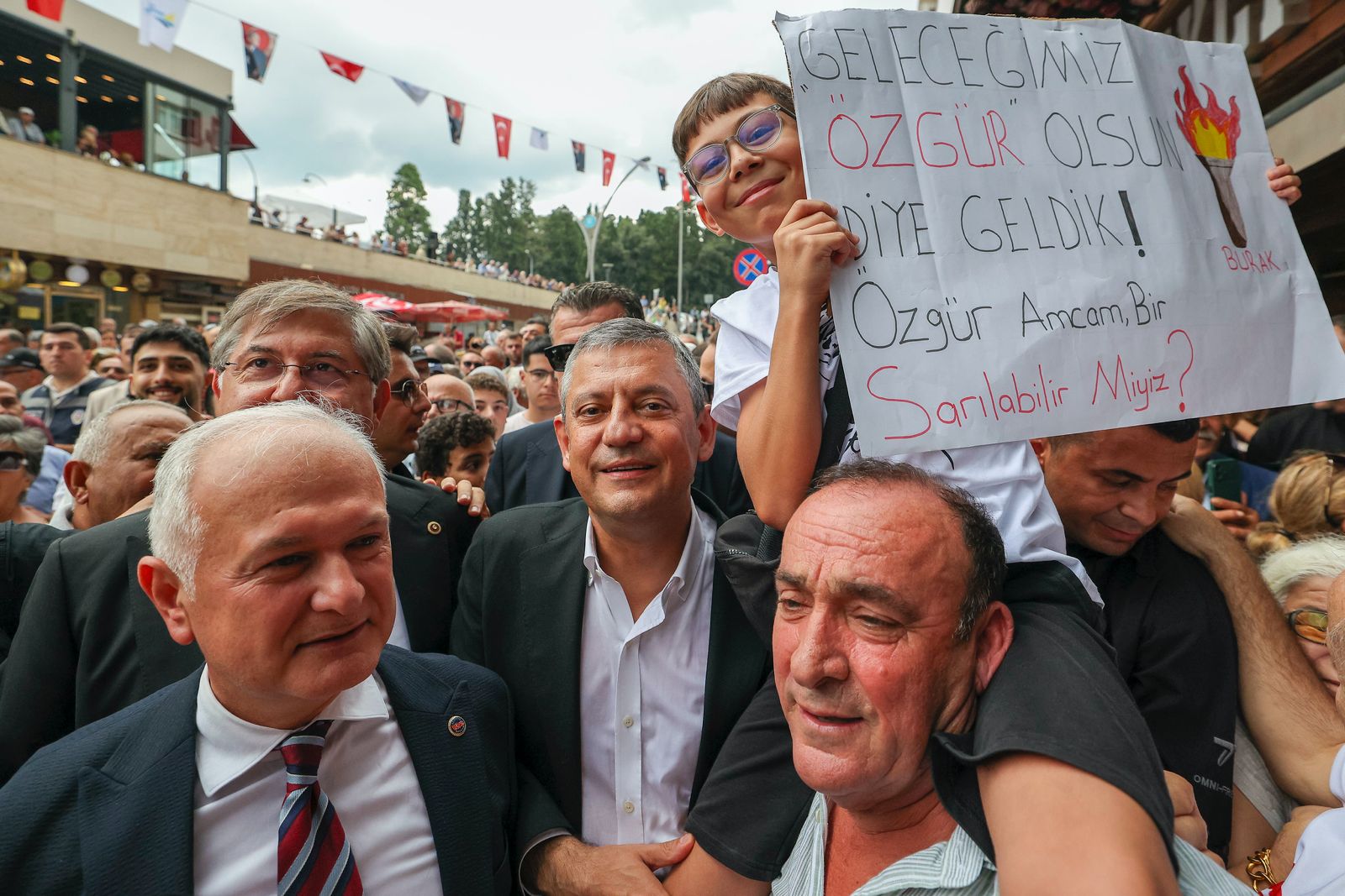 İmamoğlu’nun basılmayan kitabına toplatma kararı mı? Özgür Özel açıkladı